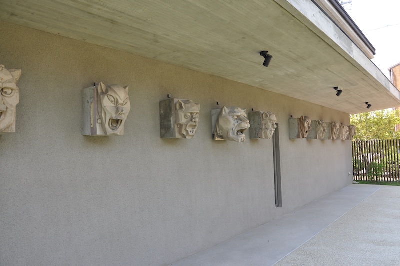 かつて「大阪ビル第一号館」の外壁にあったテラコッタ。大阪で活躍した渡辺節建築事務所時代の村野藤吾の仕事。竹中組が施工している所から現場で施工した職人はなにわ組か亀井組と思われた。