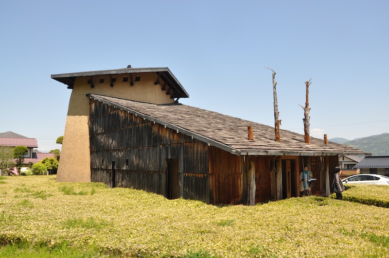 藤森照信氏設計の「神長官守矢資料館」。
